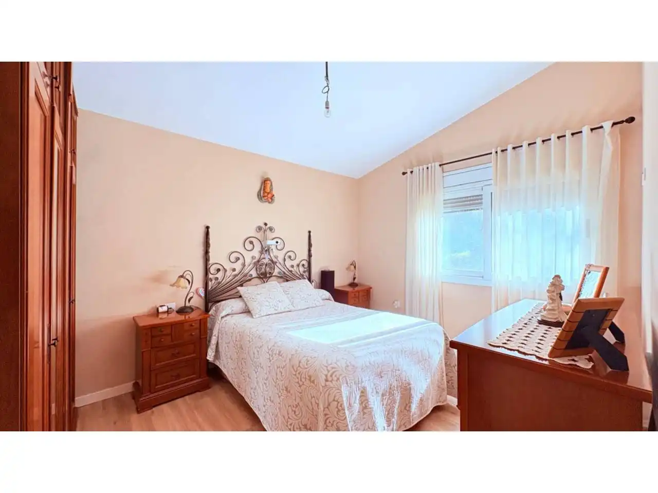 Dormitori de Casa o xalet en venda en Castellar del Vallès amb Terrassa