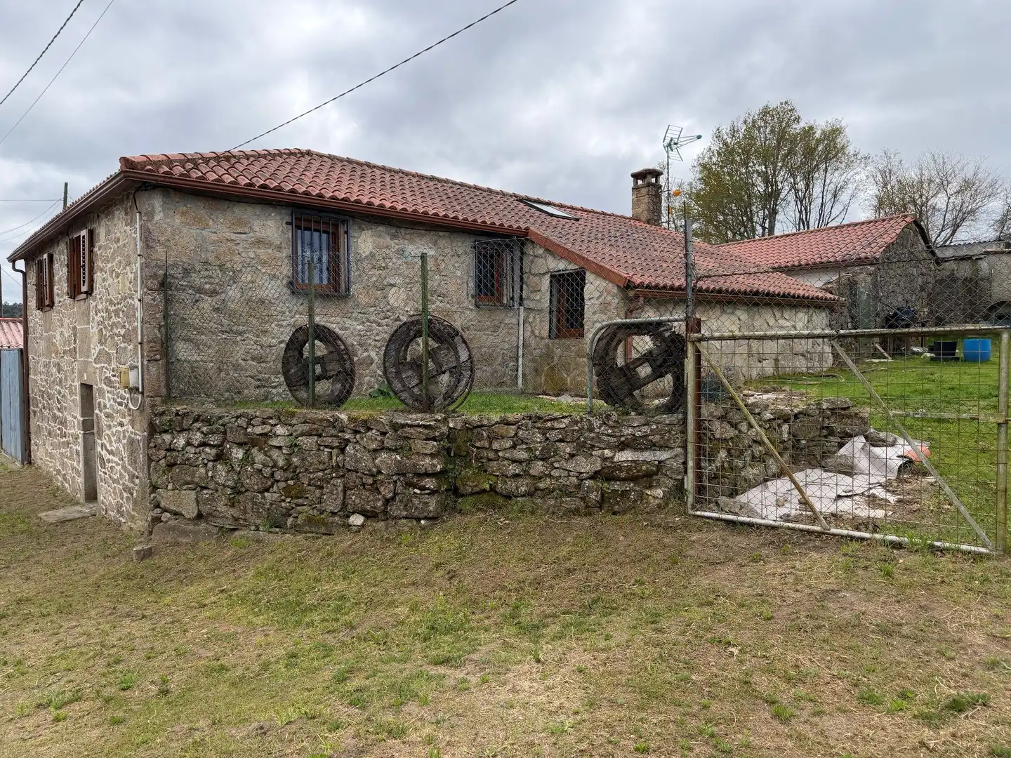 Casa rústica amb jardí en venda a Silleda