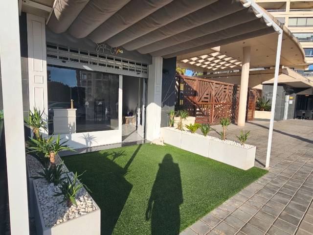 Local comercial en Alquiler en Avenida Joaquín Arias, 1 en PAU 5