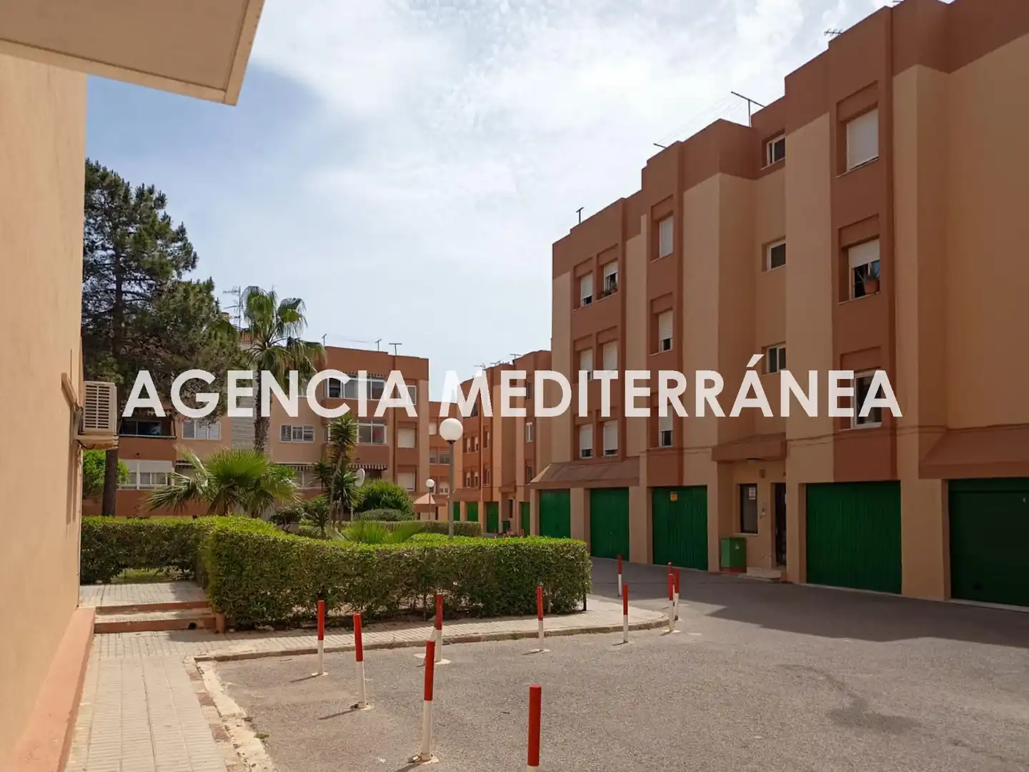 Vista exterior de Apartament en venda en Santa Eulària des Riu amb Aire condicionat, Calefacció i Jardí privat