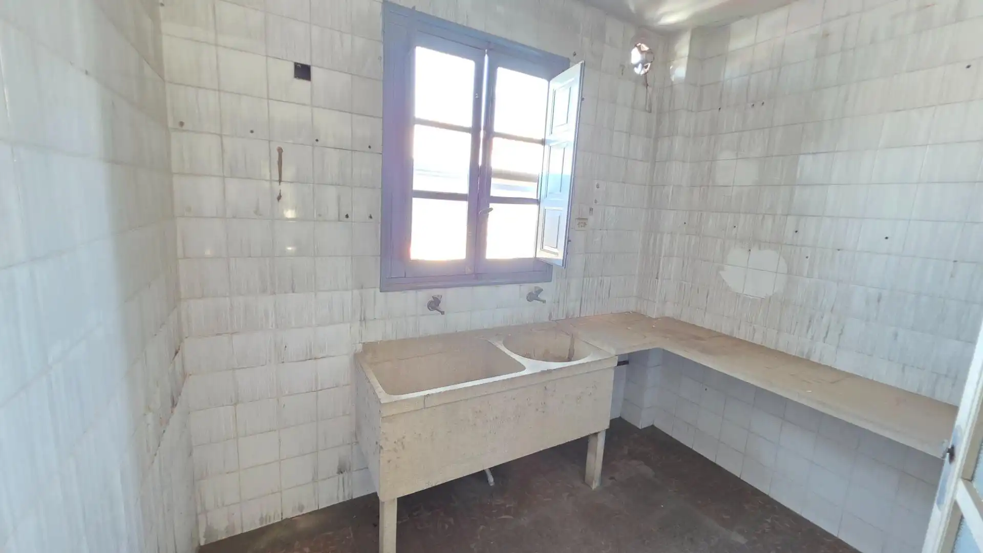 Cuina de Casa o xalet en venda en Paterna amb Terrassa