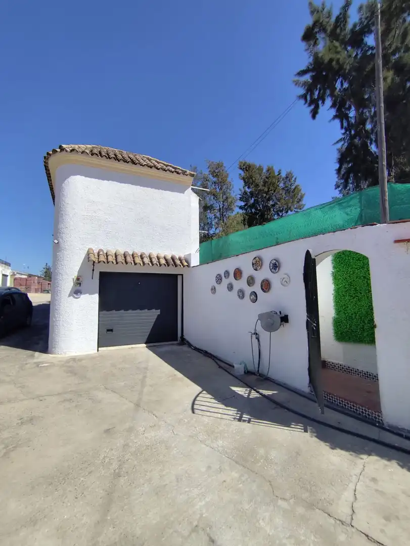 Vista exterior de Casa o xalet en venda en Arcos de la Frontera amb Terrassa