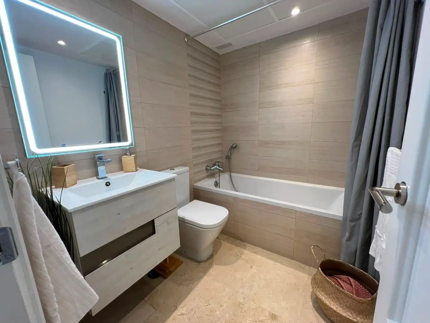 Bany de Apartament de lloguer en Marbella amb Aire condicionat, Calefacció i Terrassa