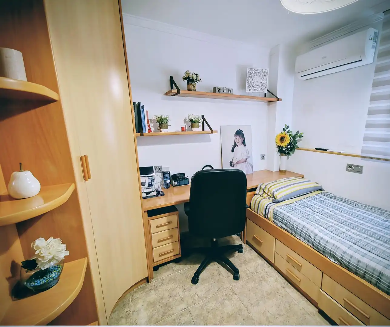 Habitación de Casa adosada en venta en Tarragona con Aire acondicionado, Calefacción y Jardín privado