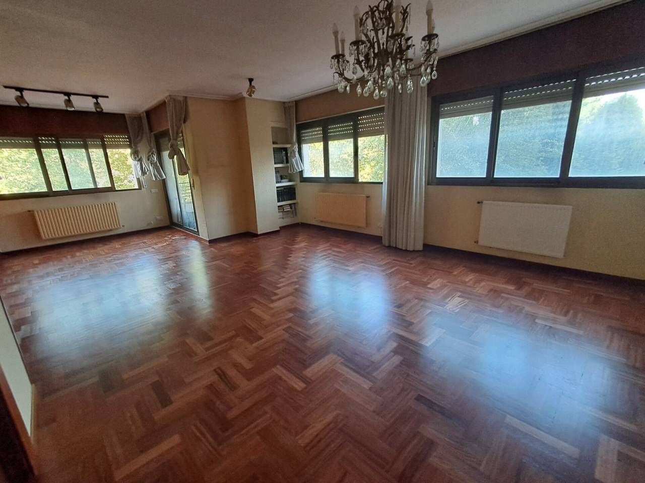 Sala d'estar de Pis en venda en  Logroño amb Calefacció, Terrassa i Traster