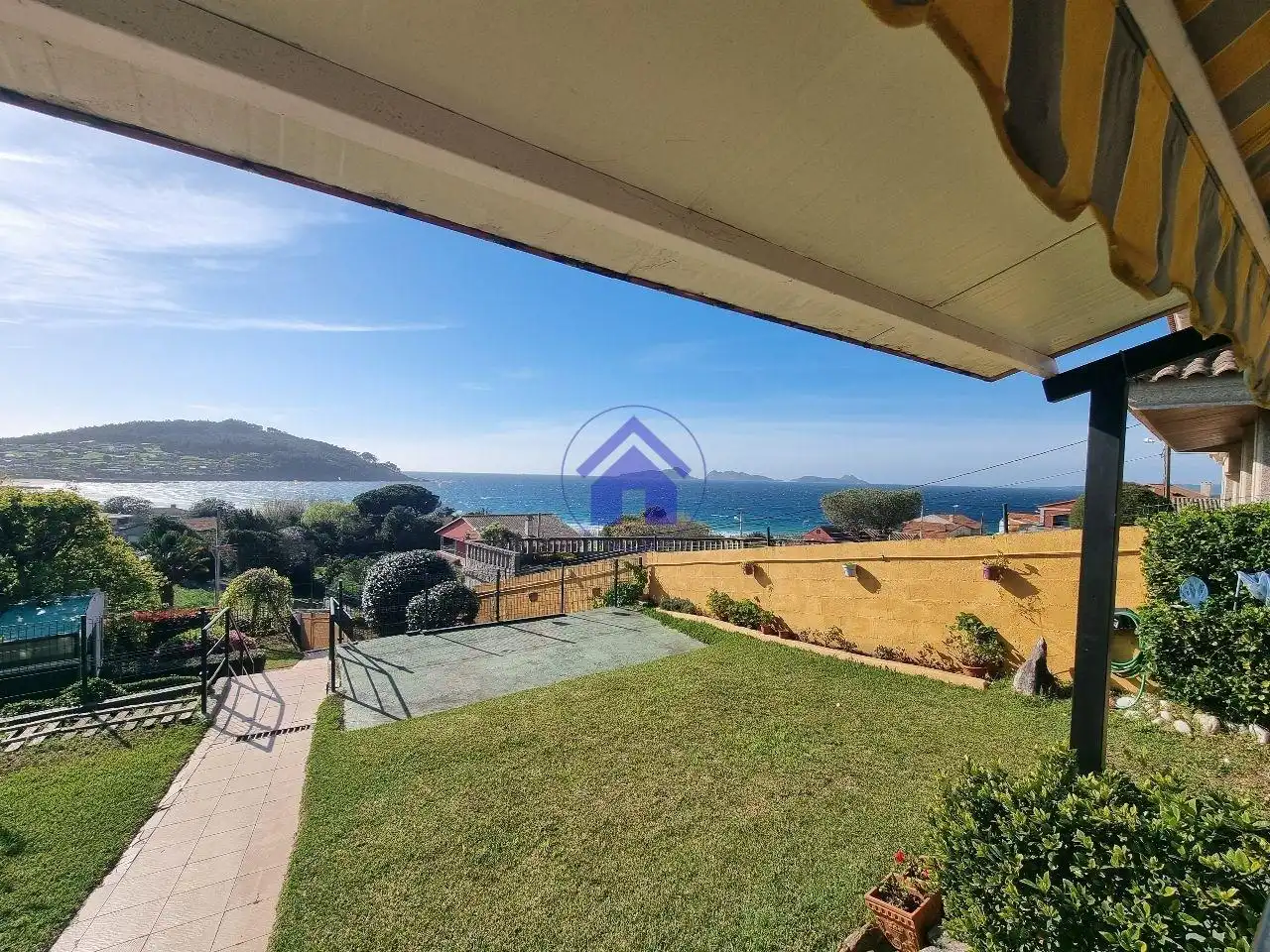 Exterior view of Houses for sale in Nigrán  with Private garden