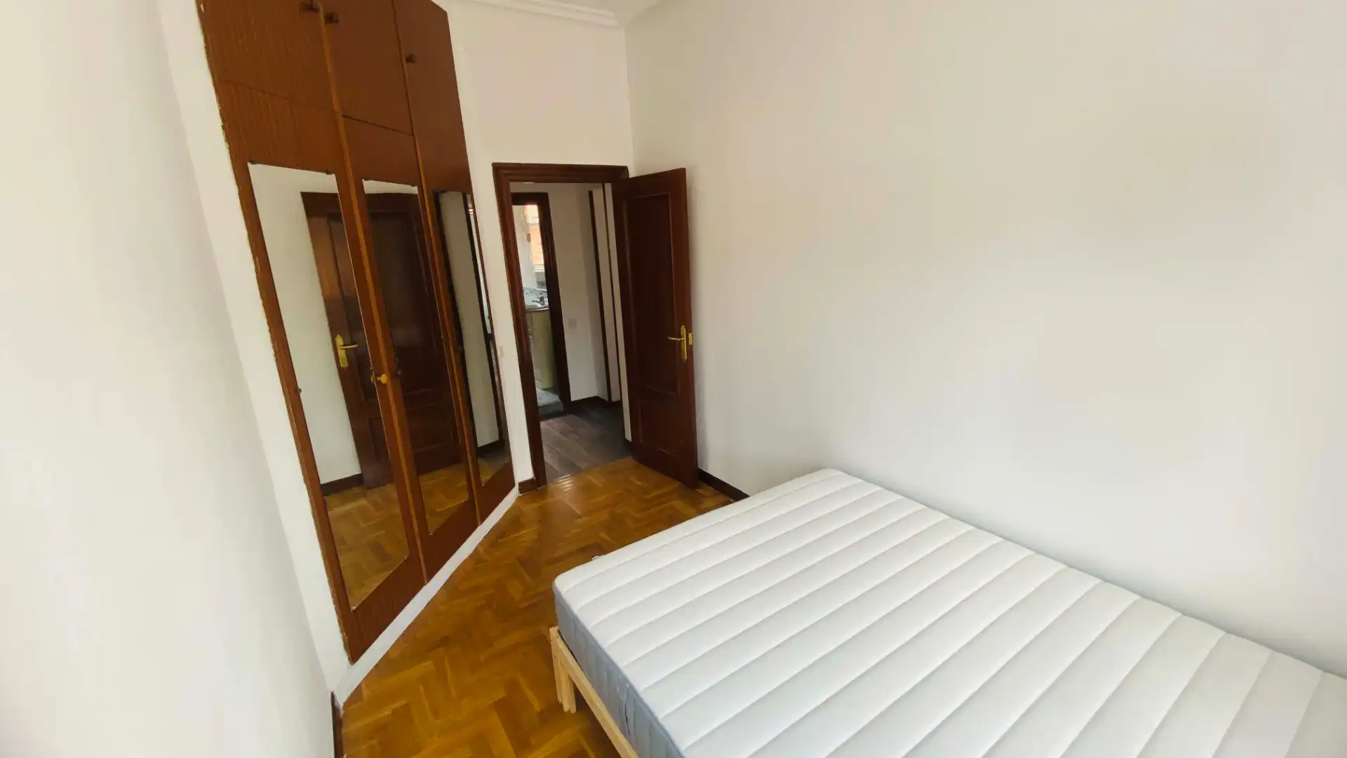 Habitación de Piso de alquiler en San Martín del Rey Aurelio con Trastero, Amueblado y Horno