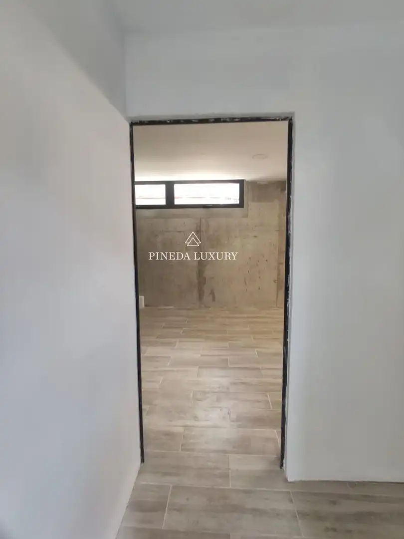 Houses for sale in Calle Sagunto, Corinto - Almarda