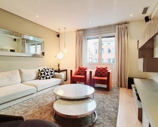 Sala d'estar de Pis de lloguer en  Madrid Capital amb Aire condicionat, Jardí privat i Traster