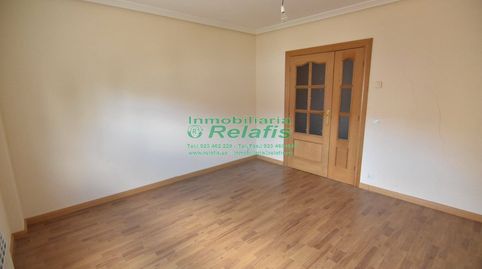 Piso en venta en Avda De Bejar, 2 dormitorios.