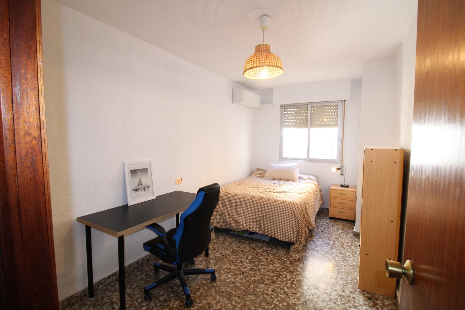Bedroom of Flat to share in  Murcia Capital  with Air Conditioner, Heating and Terrace