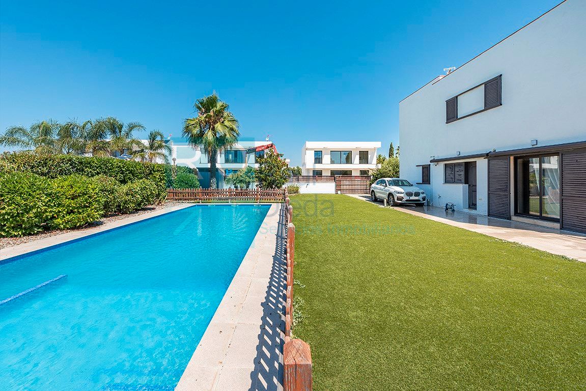 Swimming pool of House or chalet for sale in Cambrils  with Air Conditioner, Heating and Private garden