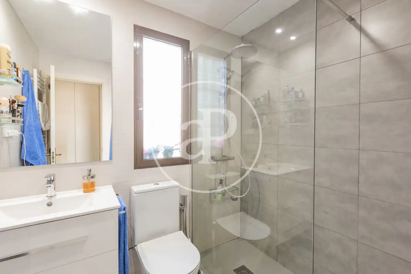 Baño de Piso en venta en Madrid con Aire acondicionado, Calefacción y Jardín privado
