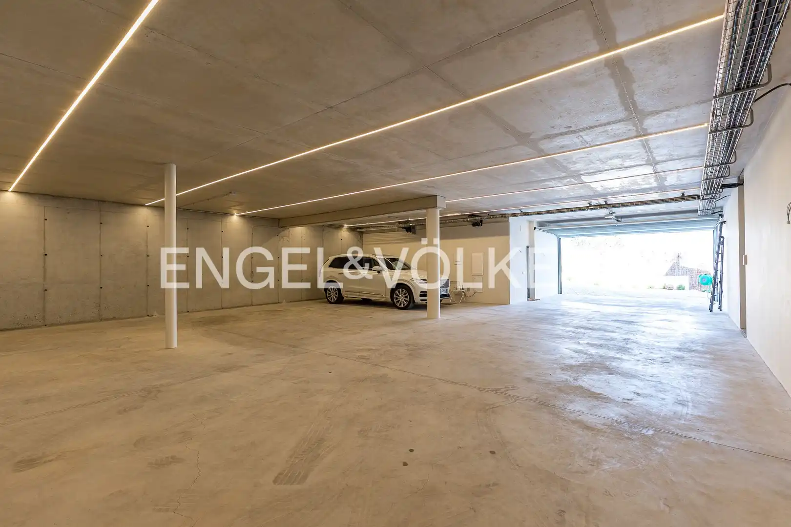 Parking de Casa o chalet de alquiler en Sitges con Aire acondicionado, Calefacción y Jardín privado