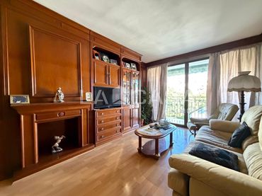 Piso con balcón en venta en Riu Sud
