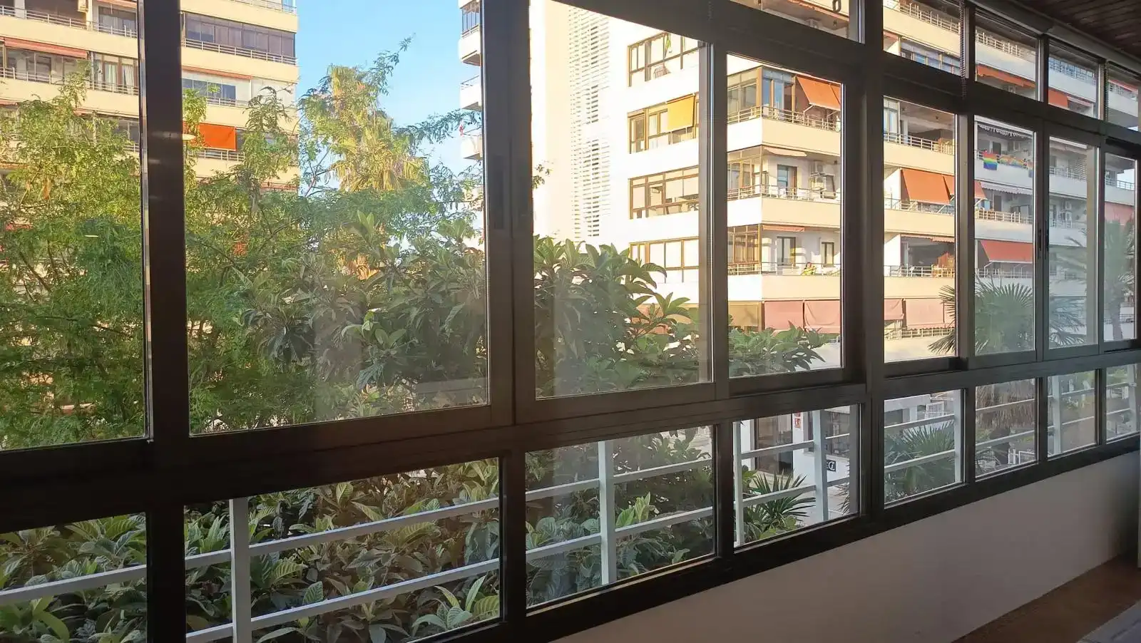 Außenansicht von Wohnung zur Miete in Torremolinos mit Klimaanlage, Privatgarten und Abstellraum