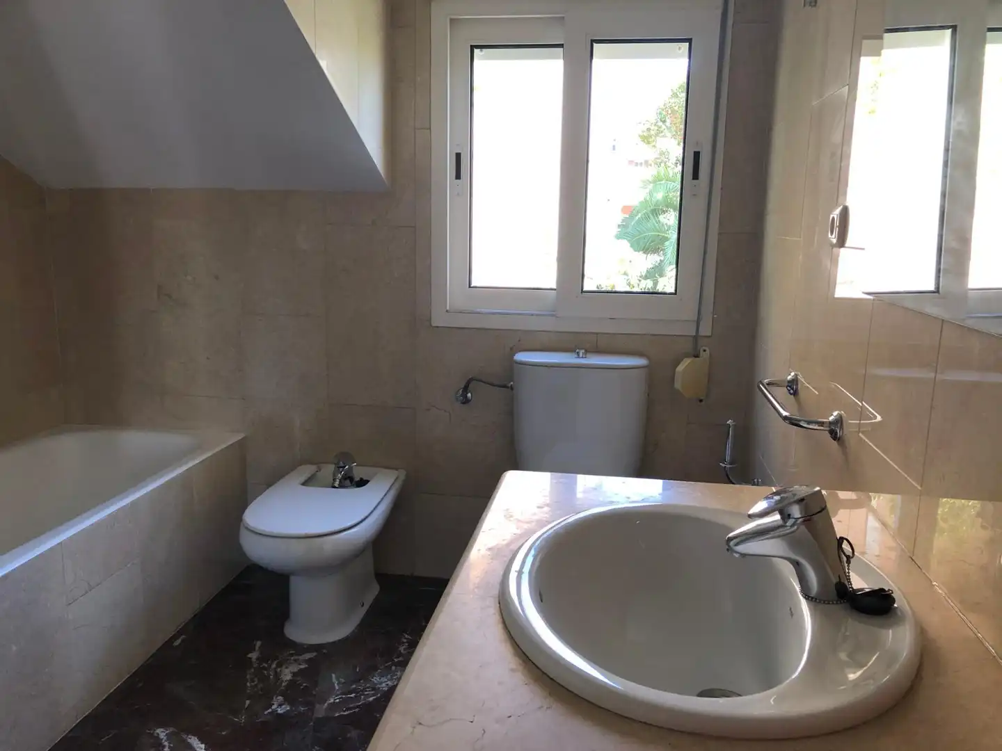 Bany de Casa o xalet en venda en Jaén amb Terrassa, Traster i Balcó