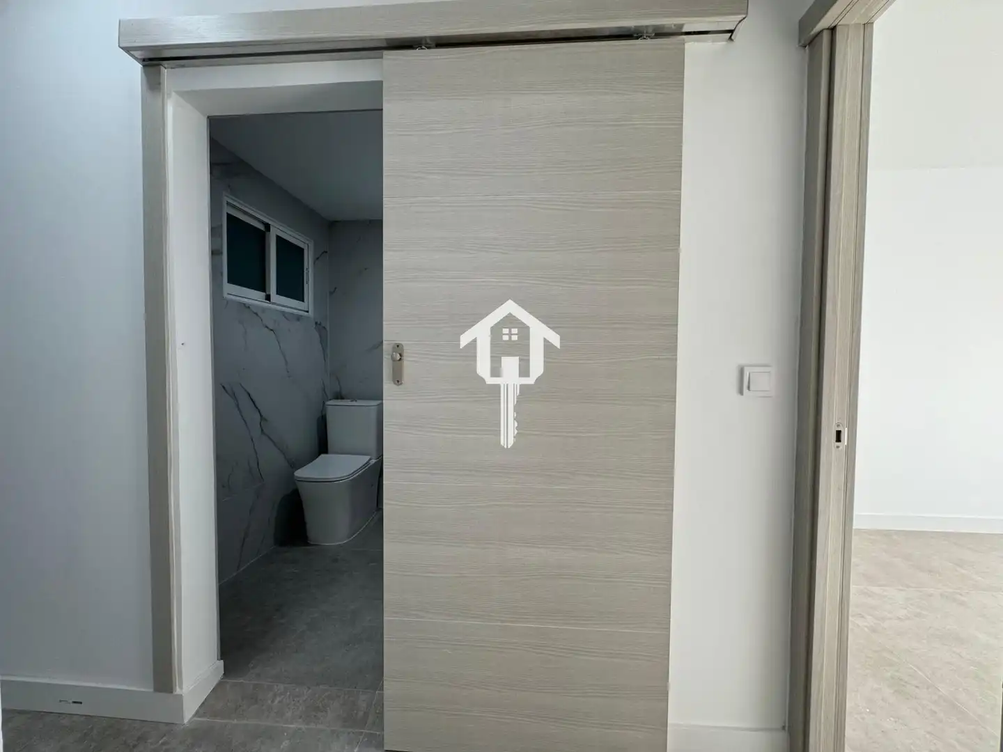 Badezimmer von Wohnung zum Verkauf in Alicante / Alacant mit Privatgarten und Terrasse