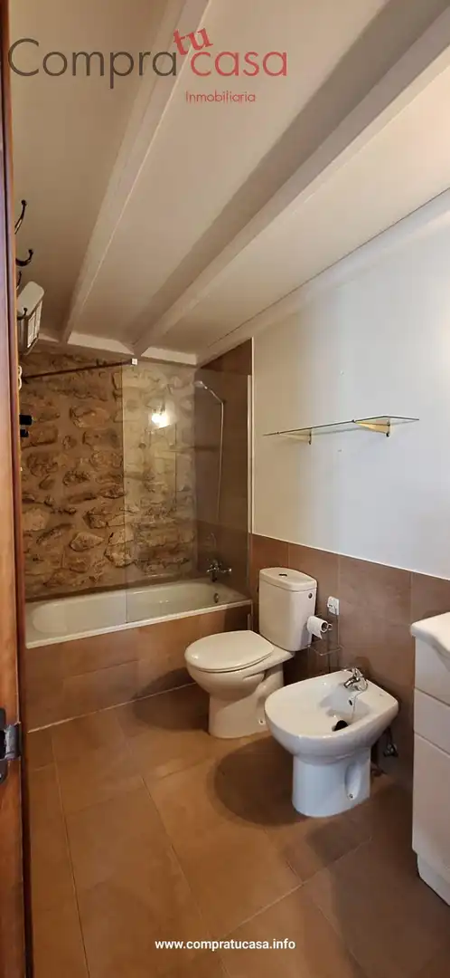 Baño de Apartamento de alquiler en Segovia con Calefacción, Terraza y Amueblado