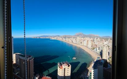 Vista exterior de Àtic en venda en Benidorm amb Terrassa