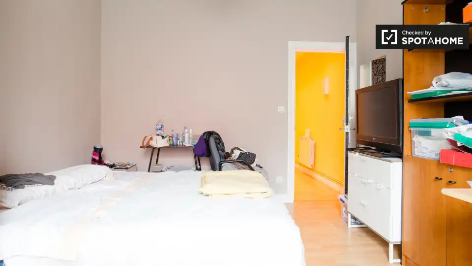 Bedroom of Flat for share in Bilbao   with Air Conditioner, Heating and Terrace