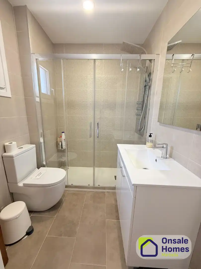 Baño de Casa adosada de alquiler con opción a compra en Marbella con Terraza, Amueblado y Piscina comunitaria