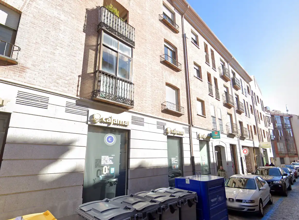 Außenansicht von Garage zum Verkauf in Ávila