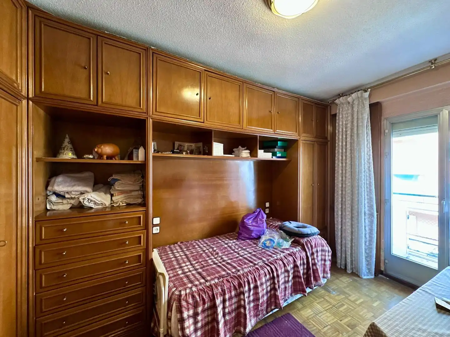 Habitación de Piso en venta en Madrid con Calefacción, Parquet y Terraza