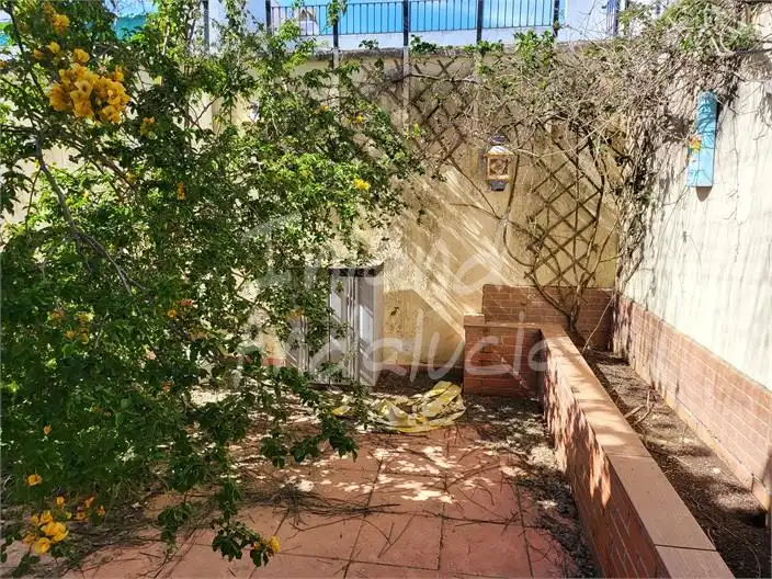 Jardí de Casa adosada en venda en Aguadulce (Sevilla) amb Aire condicionat