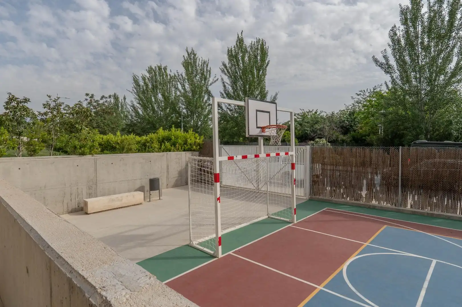 Exterior view of Flat for sale in Granada  with Furnished and Community pool