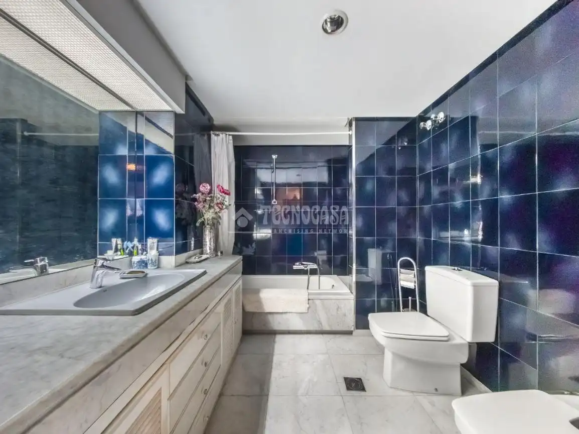 Badezimmer von Wohnung zum Verkauf in Madrid mit Heizung, Terrasse und Abstellraum