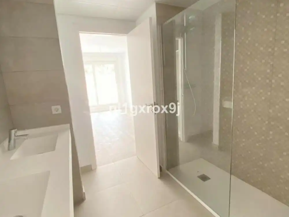 Baño de Planta baja en venta en Benahavís con Aire acondicionado, Terraza y Trastero