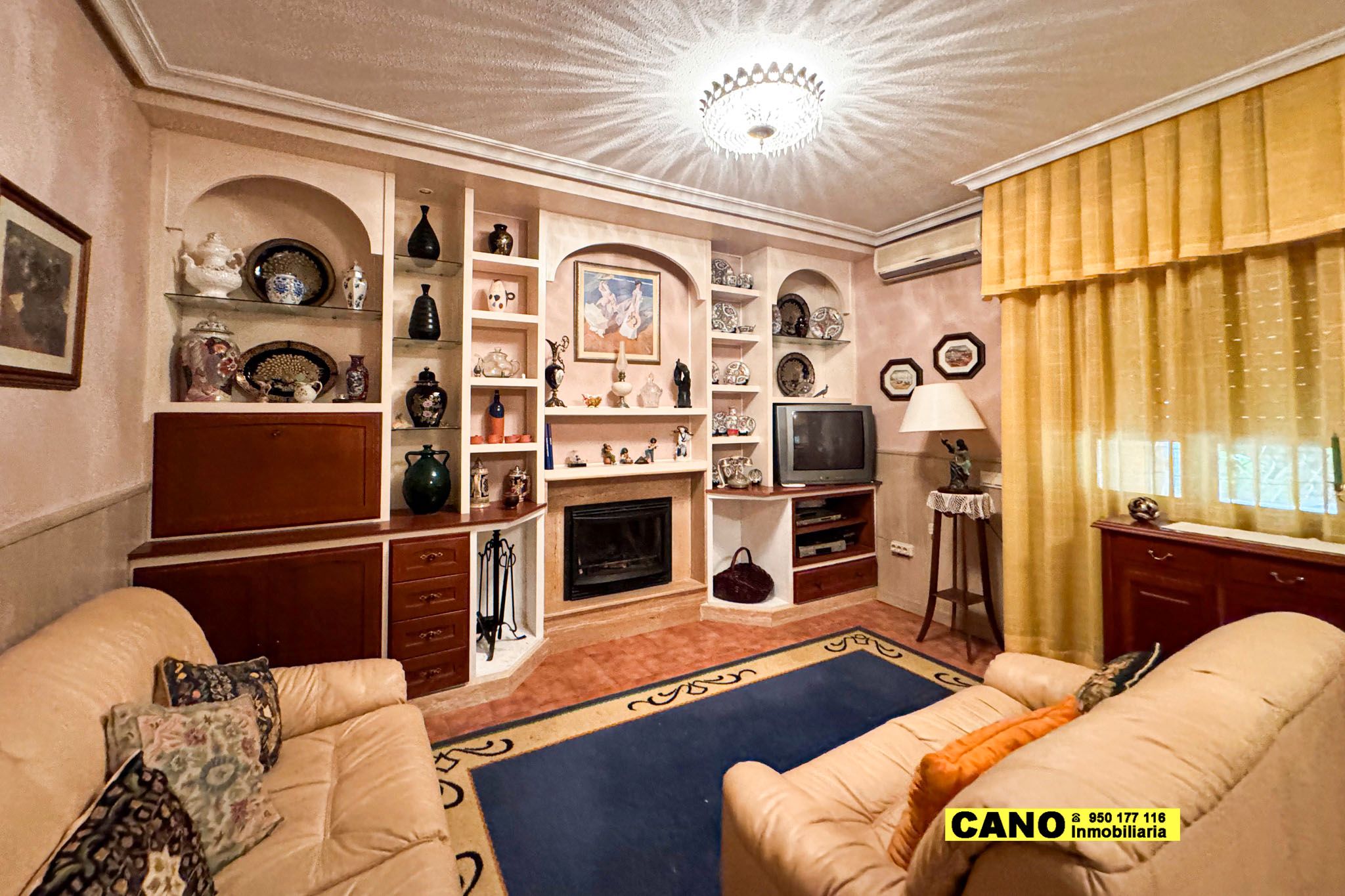 Sala d'estar de Casa o xalet en venda en Roquetas de Mar amb Piscina