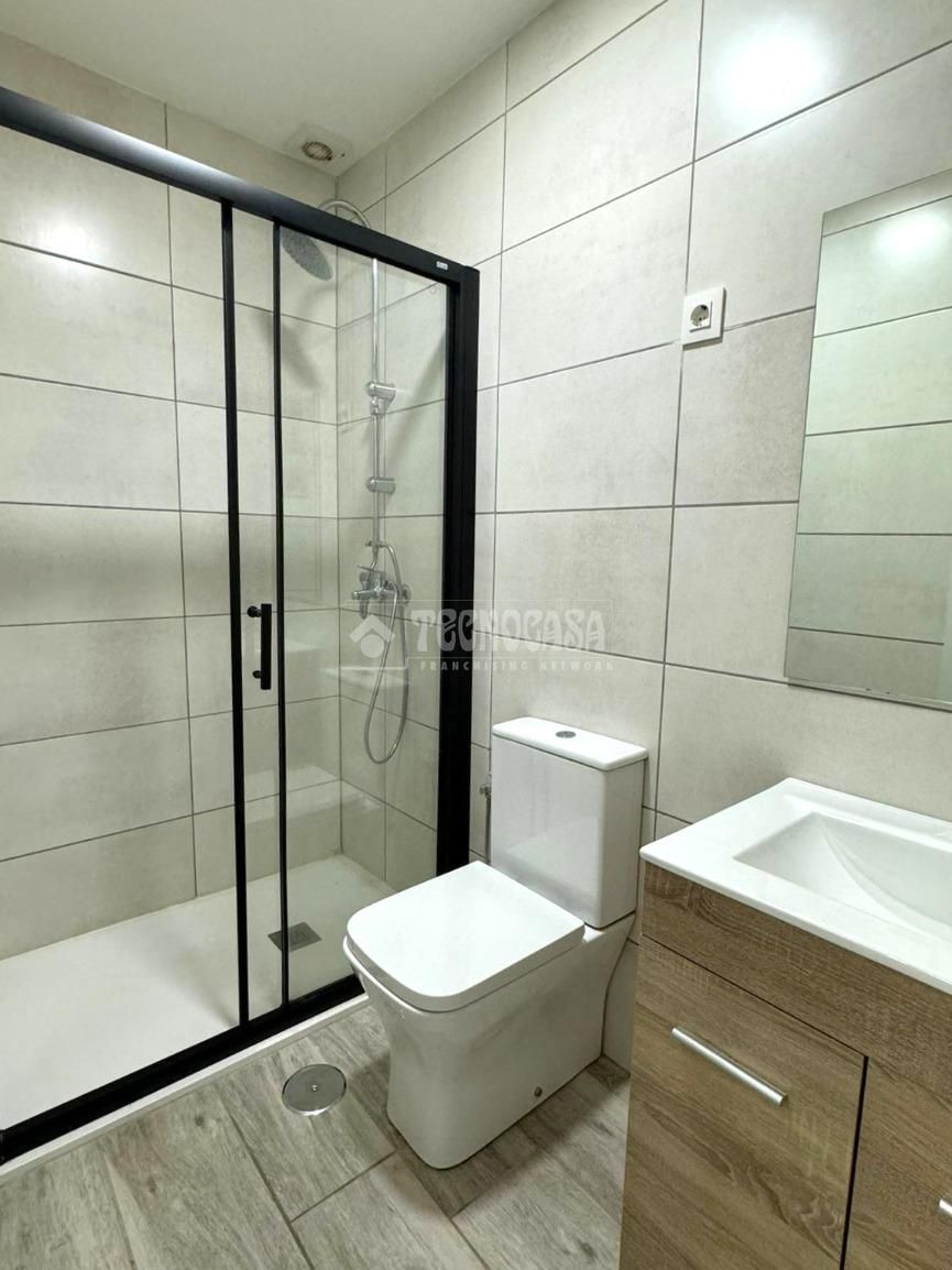 Bathroom of Office for sale in Villanueva del Pardillo  with Air Conditioner and Heating