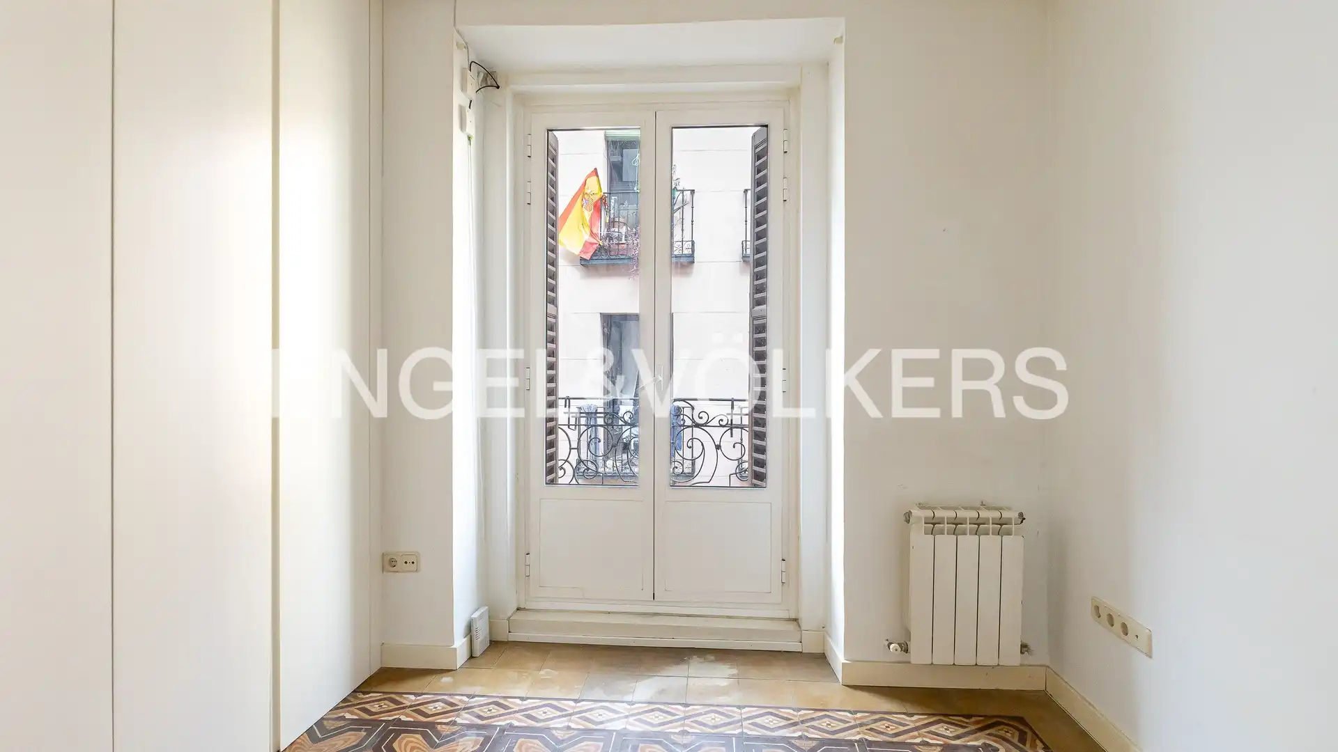 Wohnung zum Verkauf in  Madrid Capital mit Klimaanlage, Heizung und Balkon