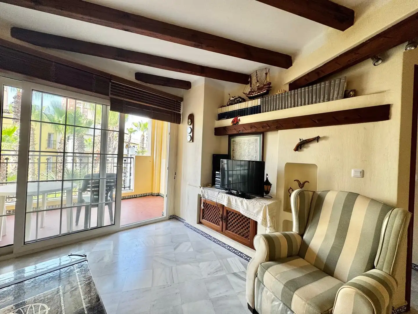 Sala d'estar de Apartament de lloguer en Torrevieja amb Aire condicionat, Calefacció i Moblat
