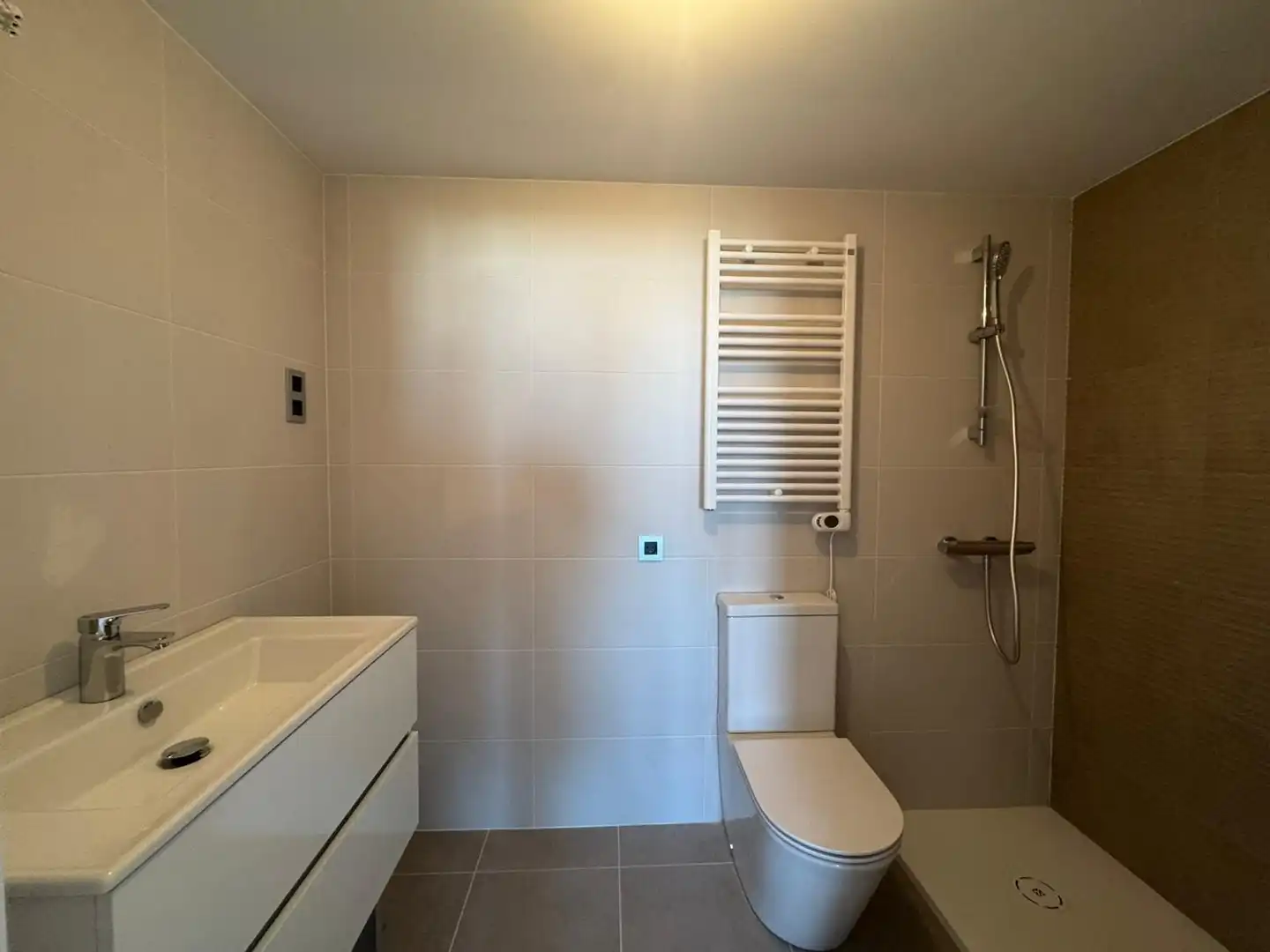 Baño de Piso en venta en Viladecans con Aire acondicionado, Calefacción y Terraza