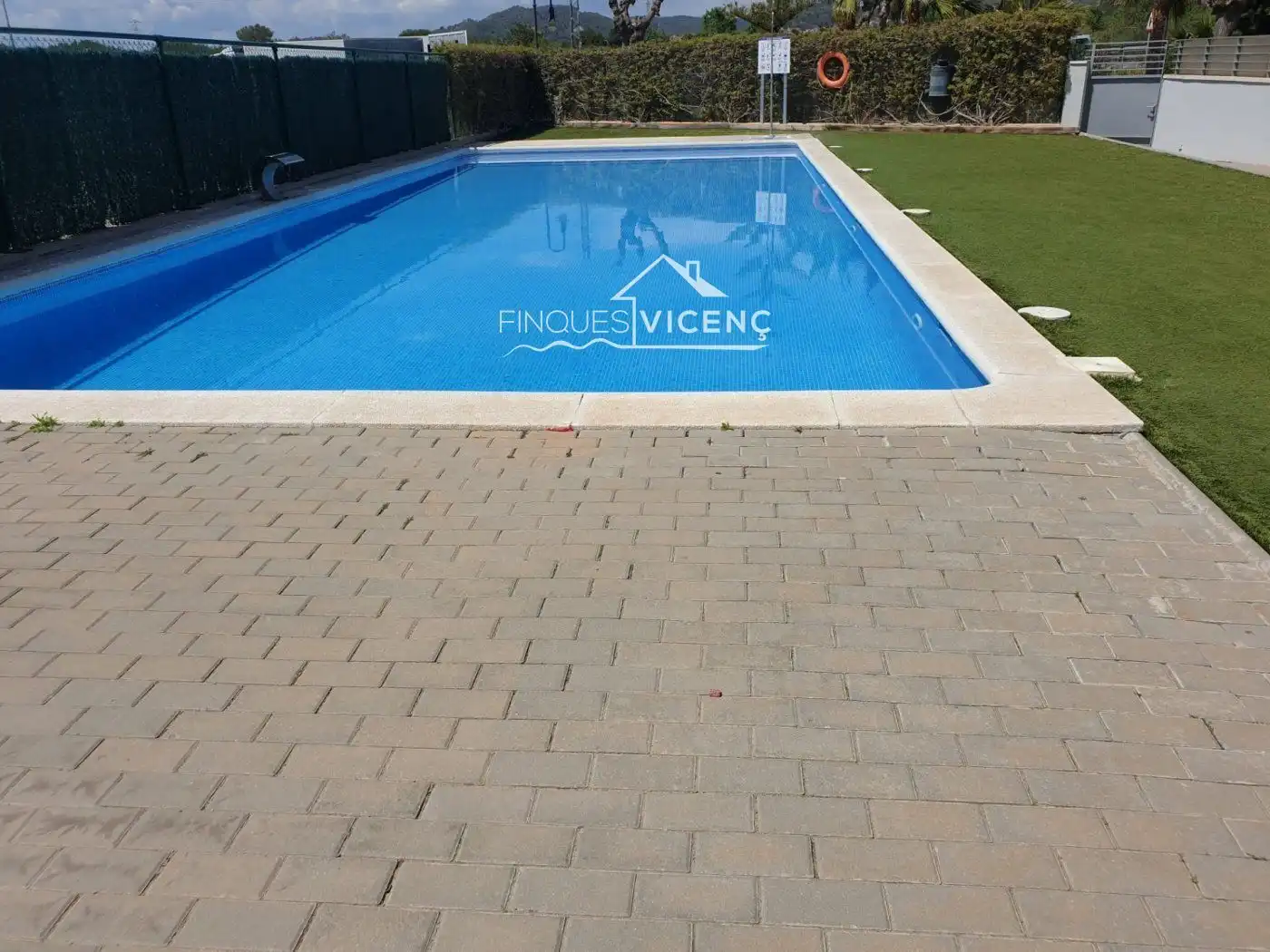 Schwimmbecken von Einfamilien-Reihenhaus zum Verkauf in Roda de Berà mit Heizung, Terrasse und Schwimmbad