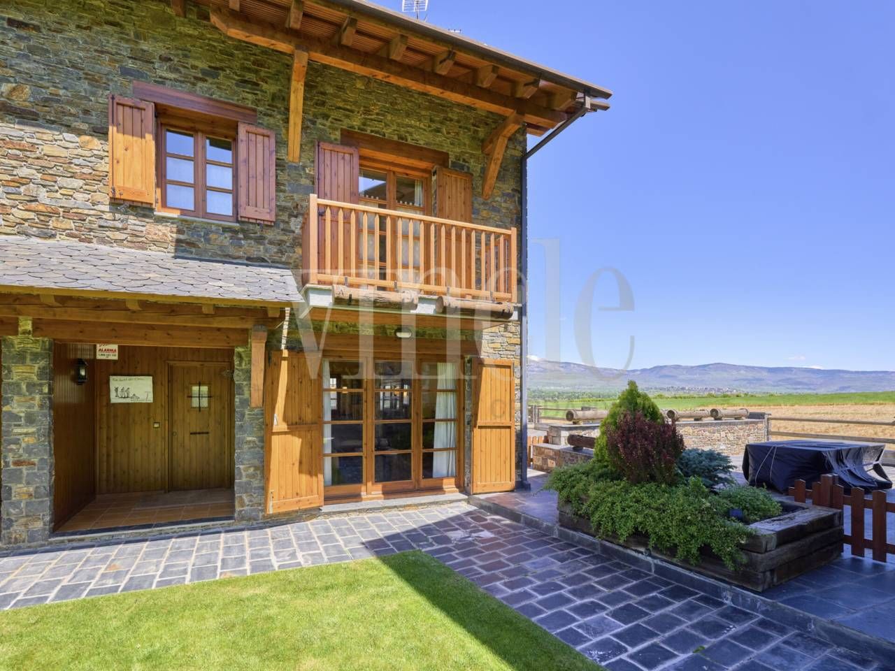 Vista exterior de Casa adosada en venda en Fontanals de Cerdanya amb Calefacció, Parquet i Terrassa