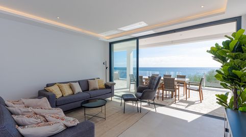 Seaside Bliss Exquisita villa con vistas despejadas en primera línea del mar, imatge 3