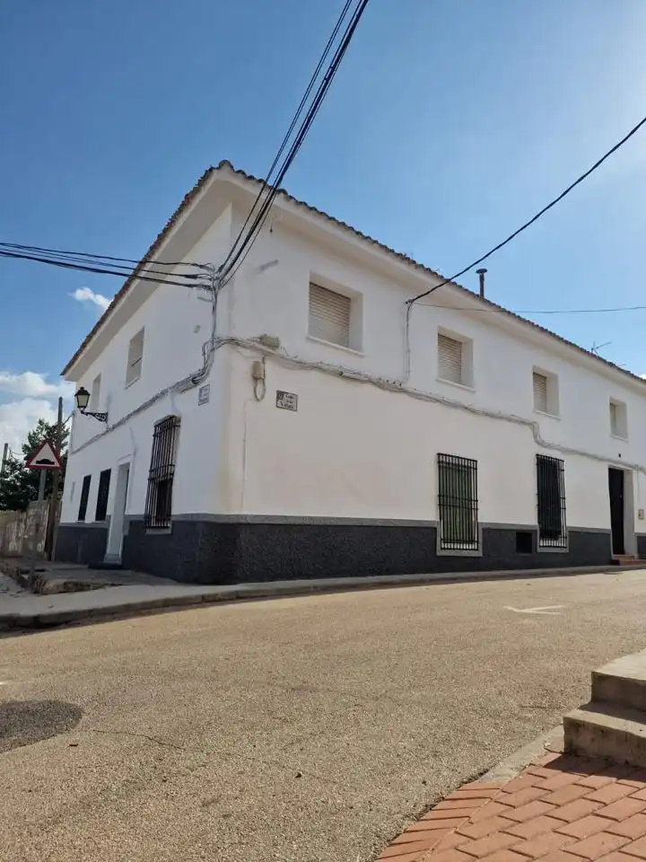 Außenansicht von Country house zum Verkauf in Pozorrubio de Santiago mit Heizung