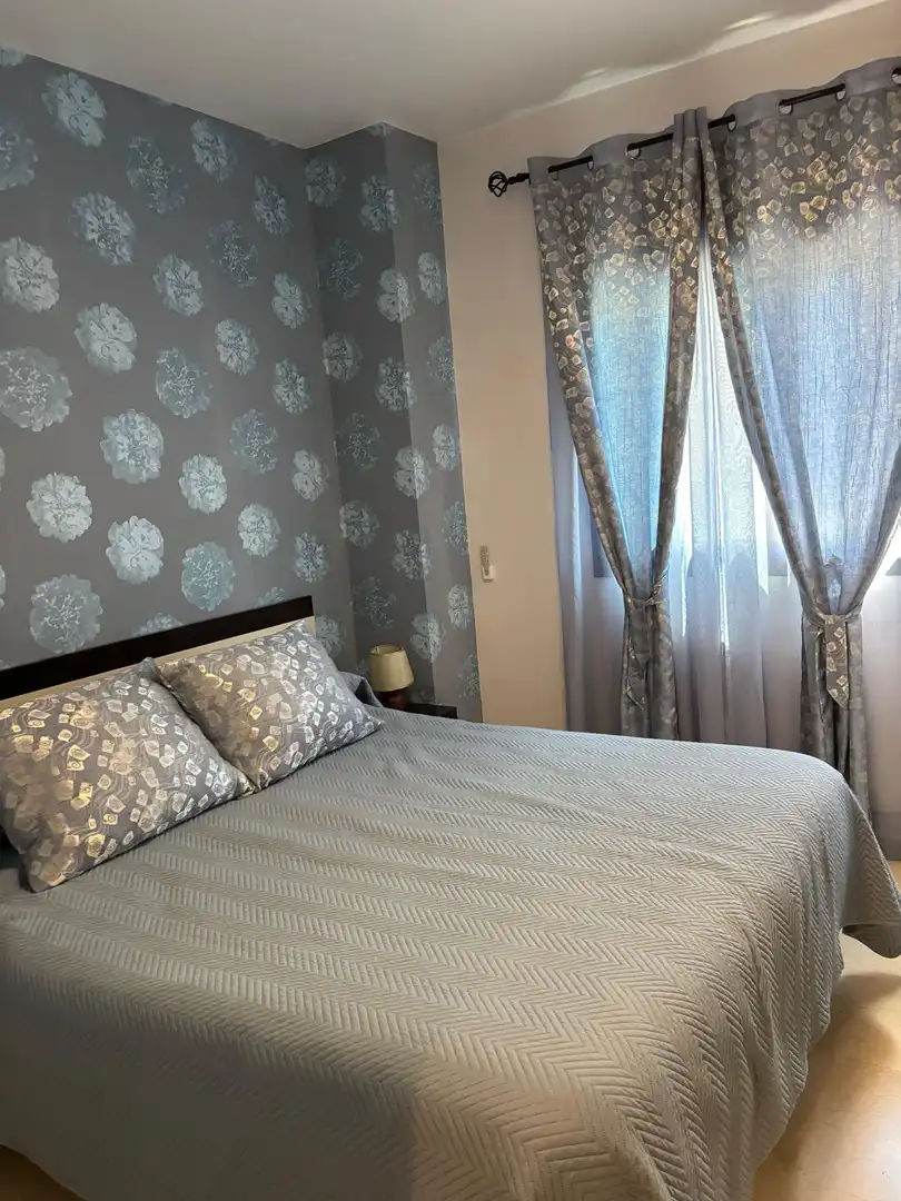 Dormitori de Apartament de lloguer en Estepona amb Aire condicionat, Calefacció i Terrassa