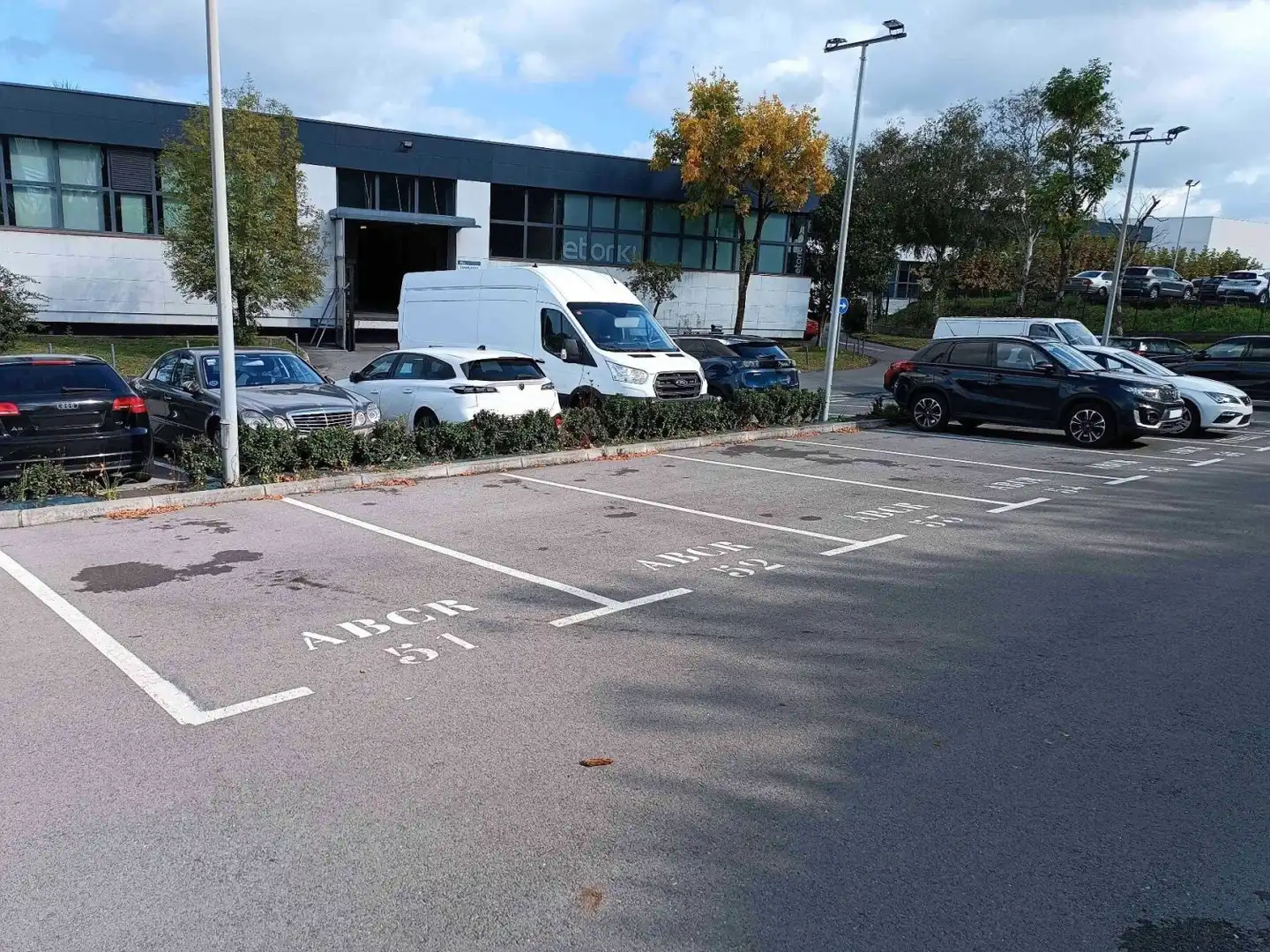 Parkplatz von Büro zur Miete in Zamudio