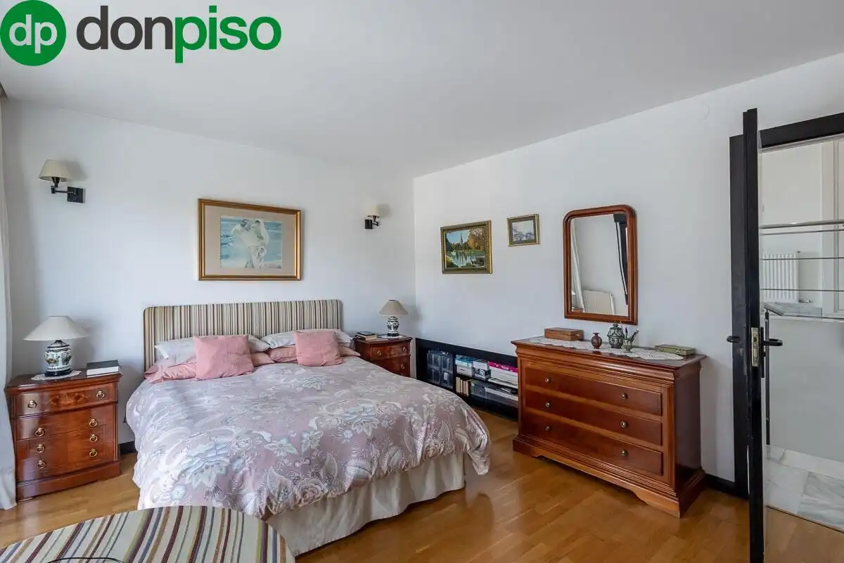 Dormitori de Casa o xalet en venda en Granada amb Aire condicionat, Calefacció i Terrassa