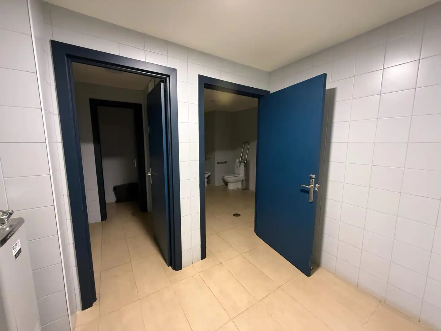 Badezimmer von Geschaftsraum zur Miete in Algeciras mit Klimaanlage