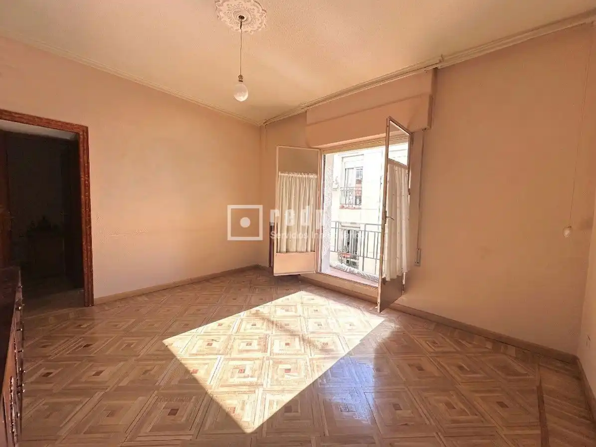Dormitori de Pis en venda en Madrid amb Calefacció, Parquet i Terrassa
