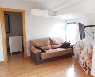 Living room of Attic for sale in Santa Marta de Tormes  with Air Conditioner, Heating and Parquet flooring