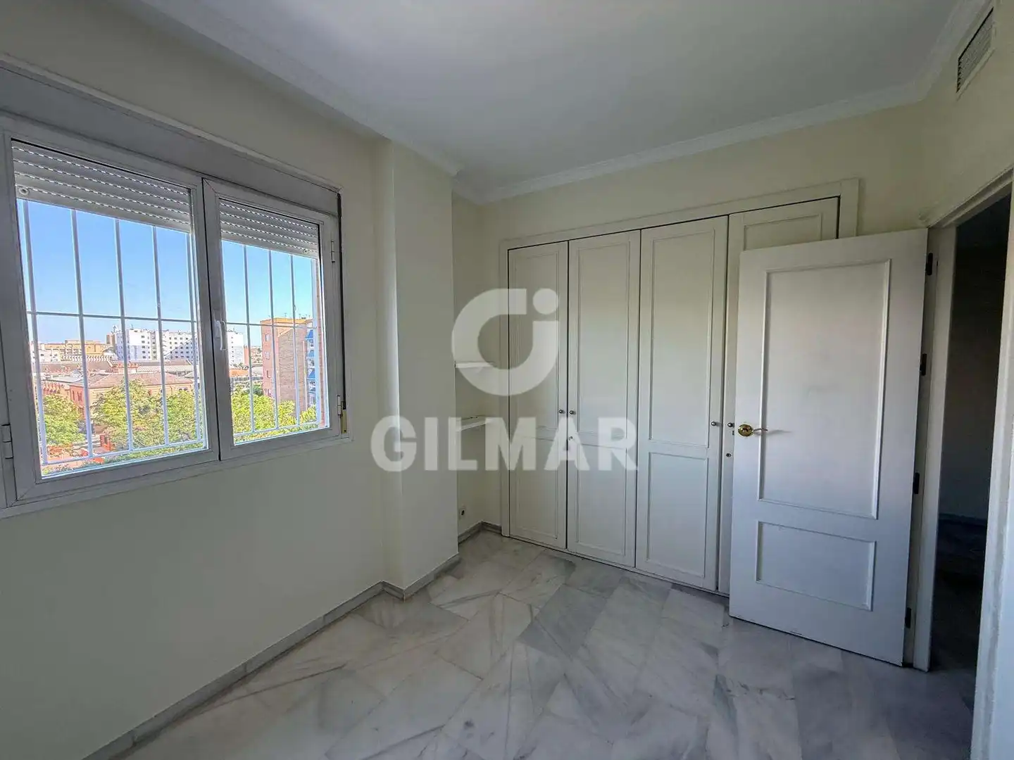 Schlafzimmer von Wohnung zur Miete in Sevilla mit Klimaanlage, Ofen und Waschmaschine