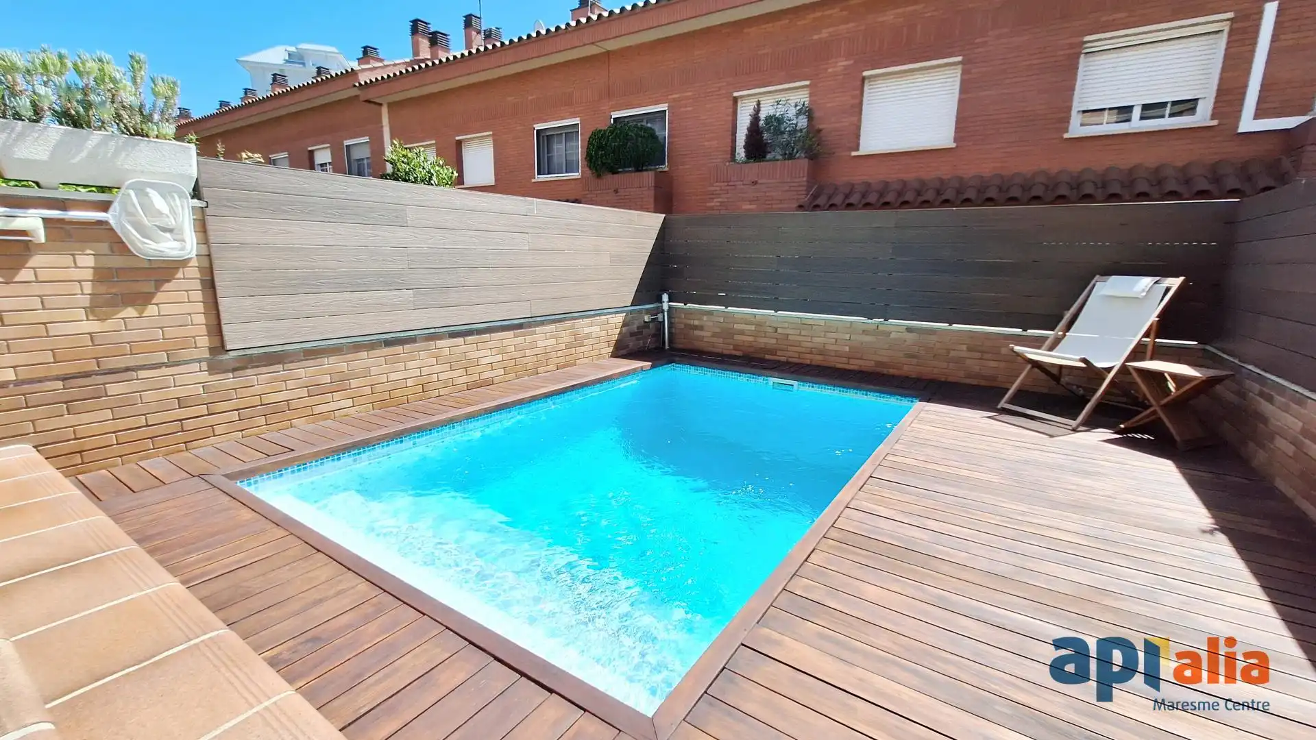 Piscina de Casa adosada en venda en Vilassar de Mar amb Aire condicionat, Calefacció i Jardí privat