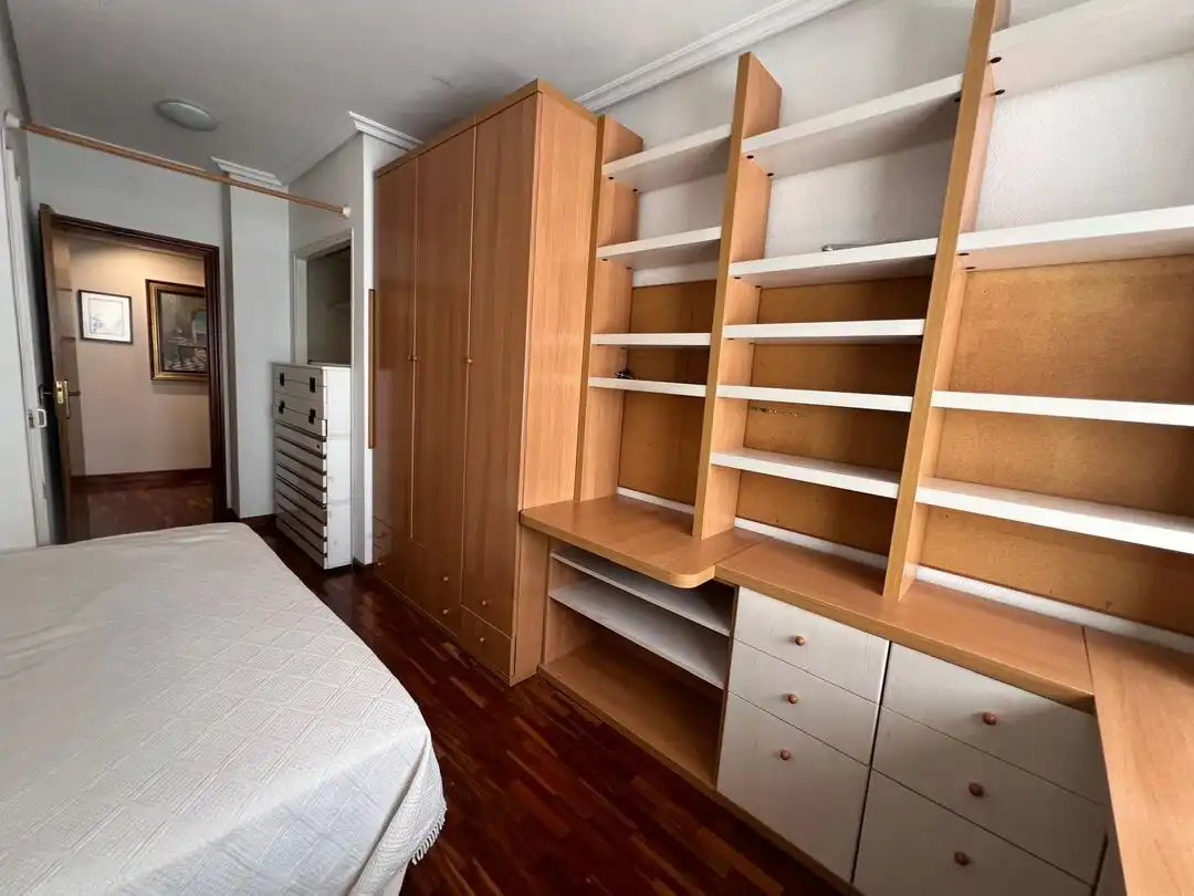 Habitación de Piso en venta en Vitoria - Gasteiz con Calefacción, Trastero y Amueblado
